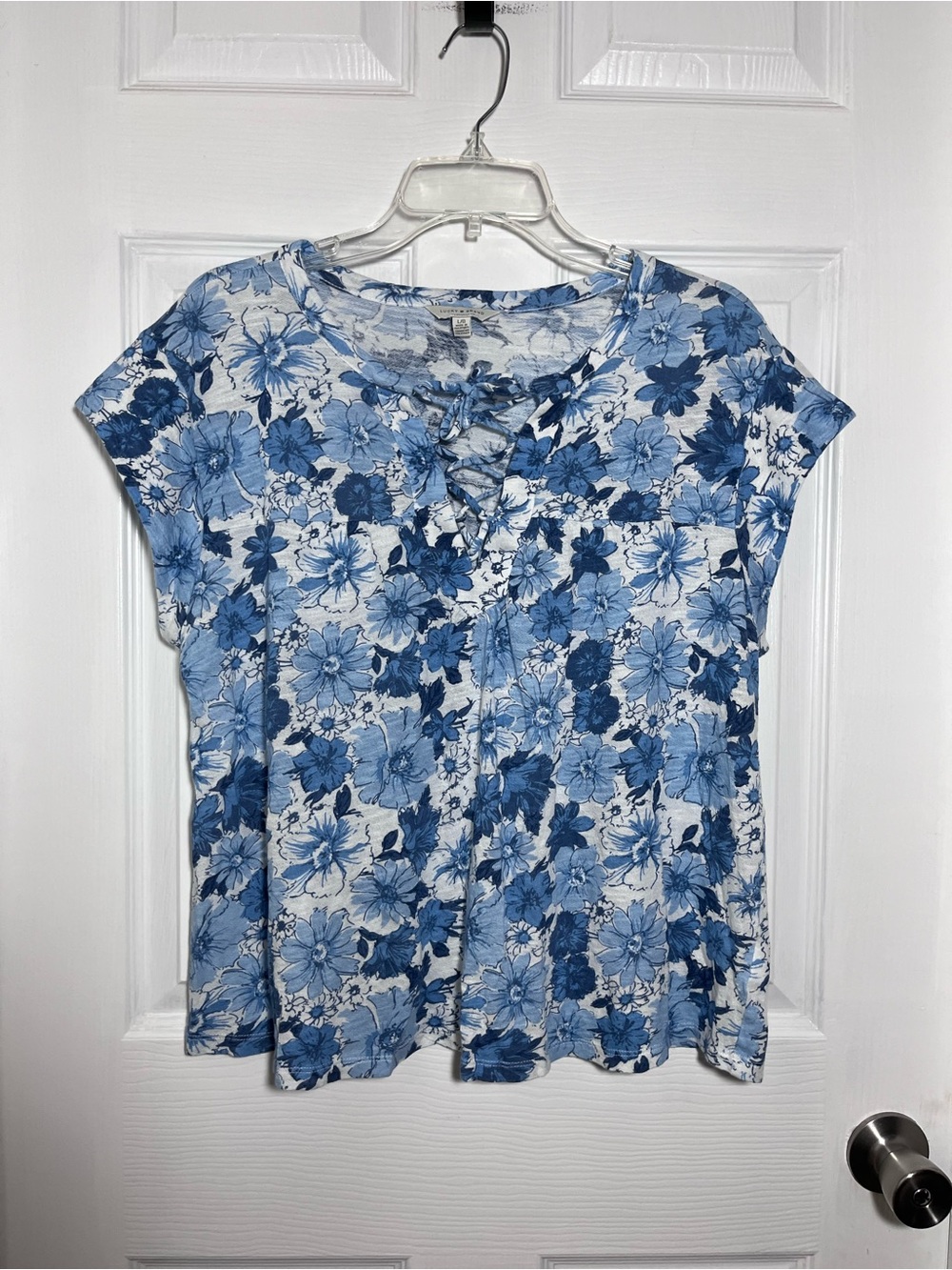 Lucky Brand Floral Blouse in Blue & White Size Large Like New